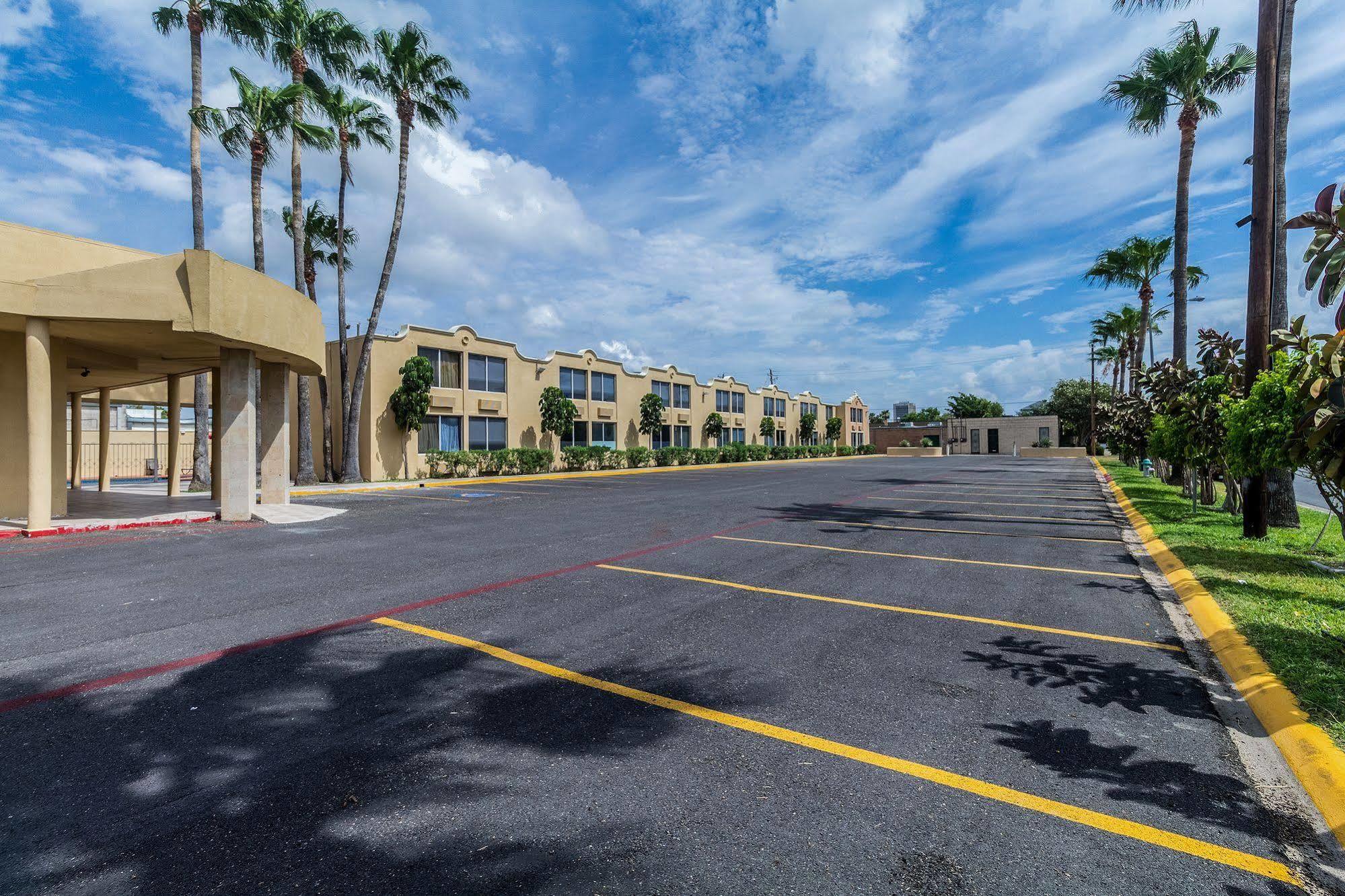Clarion Inn Near Mcallen Airport McAllen Exterior foto